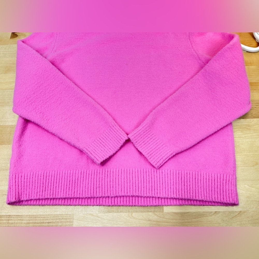 Wicked Pink super soft Sweater for the Wicket fanatics - Picture 9 of 9